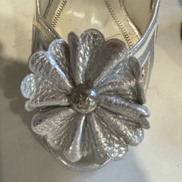 Vintage D&G Silver Leather Heels - Picture 5 of 9